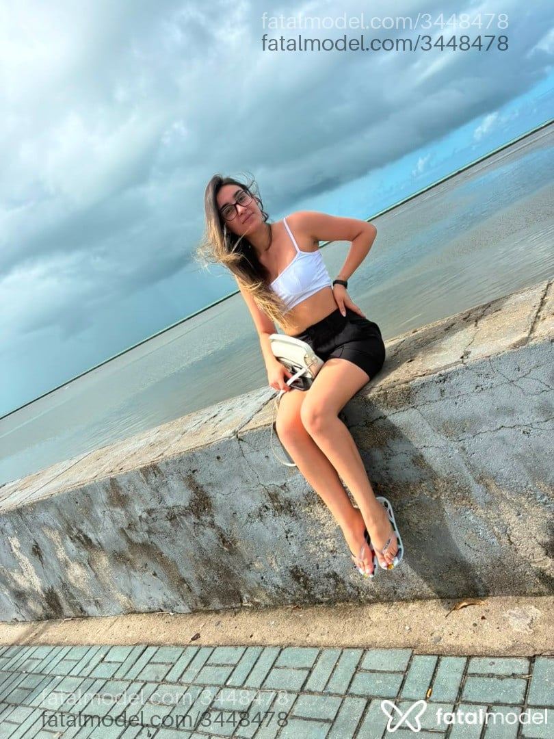 Acompanhante mulher loira (o) de olhos mel - Pamela