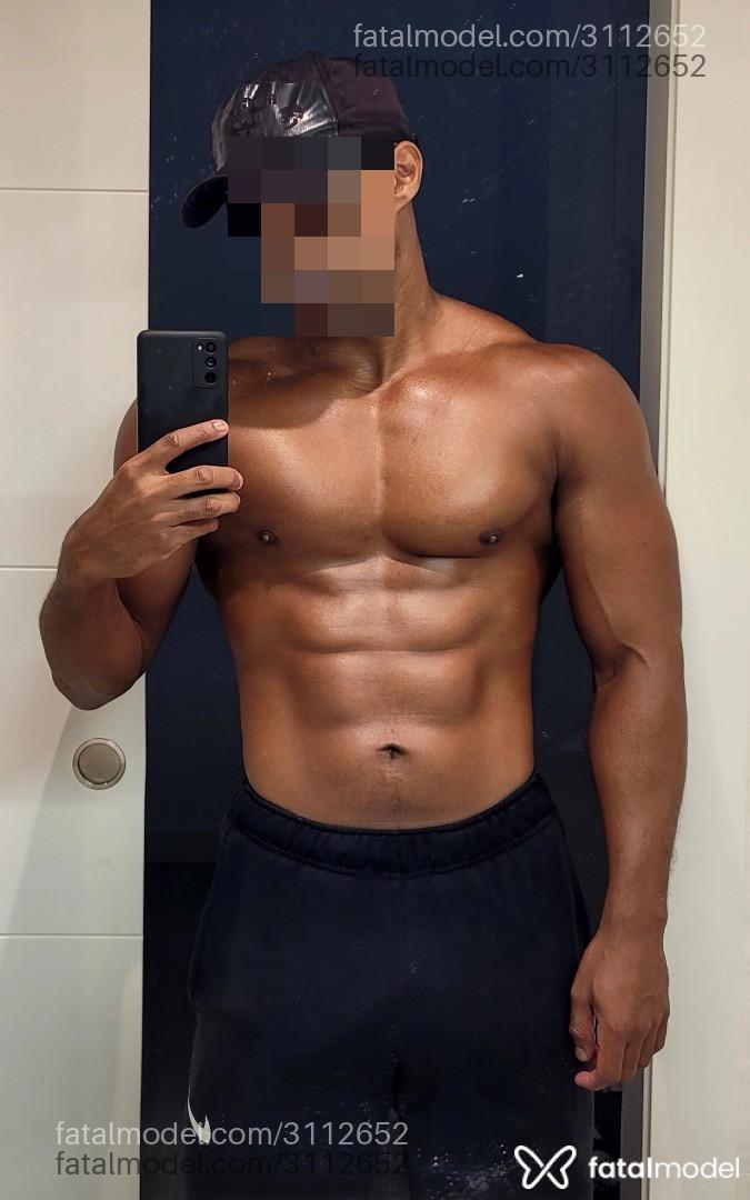 Acompanhante homem morena (o) de olhos castanhos - Kylian Black
