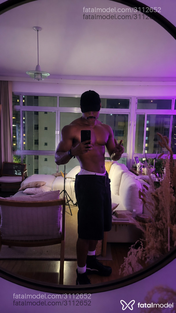 Acompanhante homem morena (o) de olhos castanhos - Kylian Black