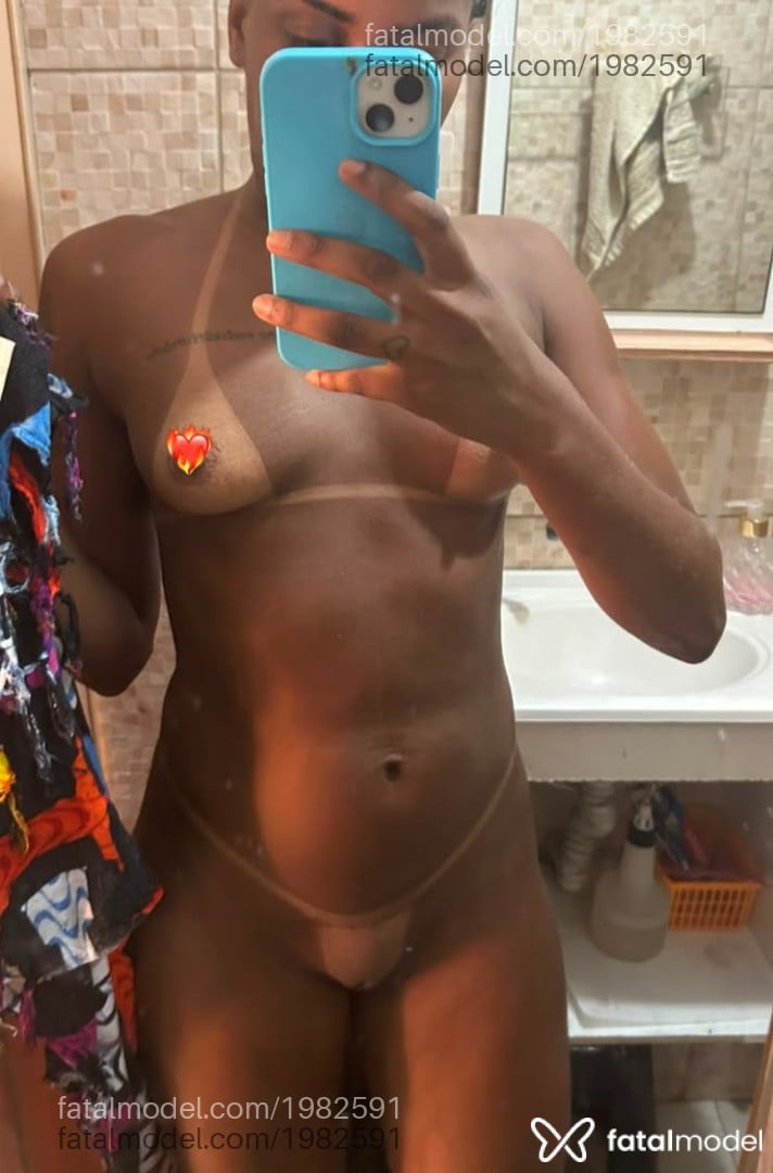 Acompanhante mulher com cabelo castanho de olhos castanhos - NICOLLE