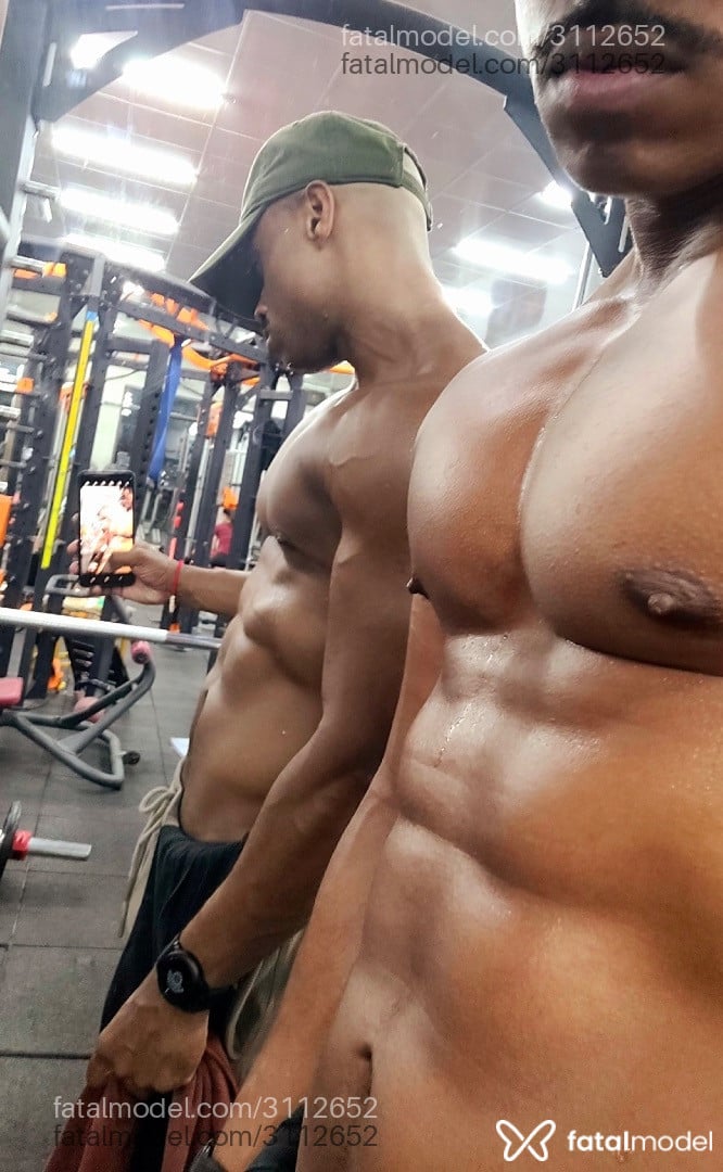 Acompanhante homem morena (o) de olhos castanhos - Kylian Black