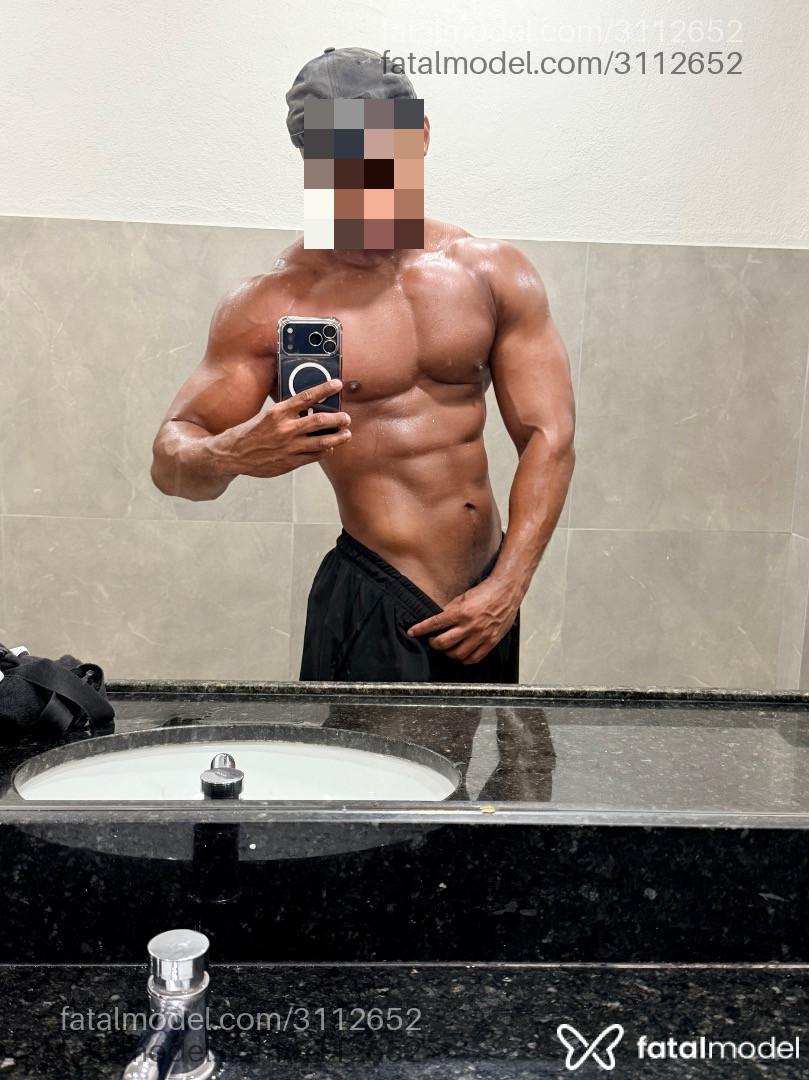 Acompanhante homem morena (o) de olhos castanhos - Kylian Black