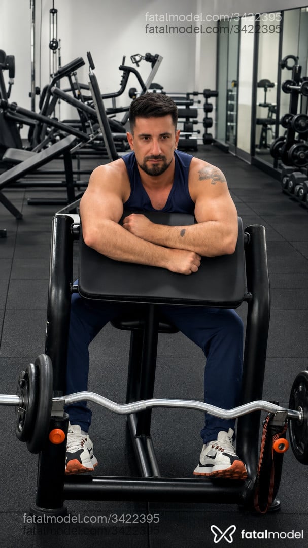 Acompanhante homem com cabelo castanho de olhos pretos - Maicon