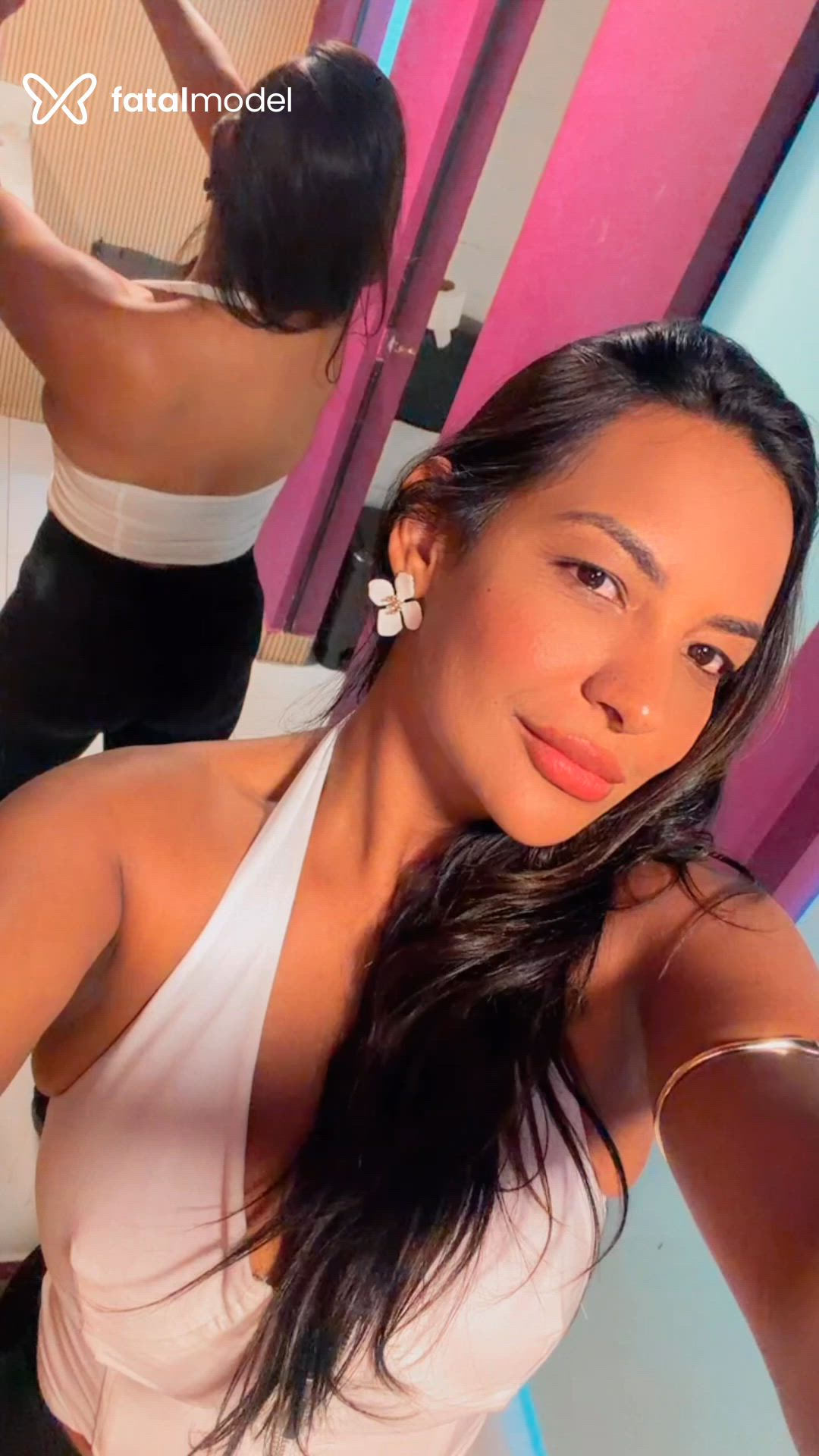 Acompanhante mulher morena (o) de olhos pretos - Ludmilla Acompanhante mulher morena (o) de olhos pretos - Ludmilla