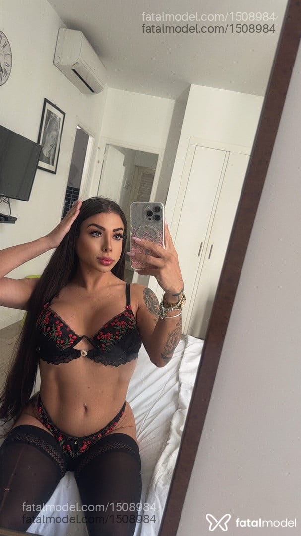Acompanhante travesti com cabelo castanho de olhos verdes - Isabela Soares Acompanhante travesti com cabelo castanho de olhos verdes - Isabela Soares