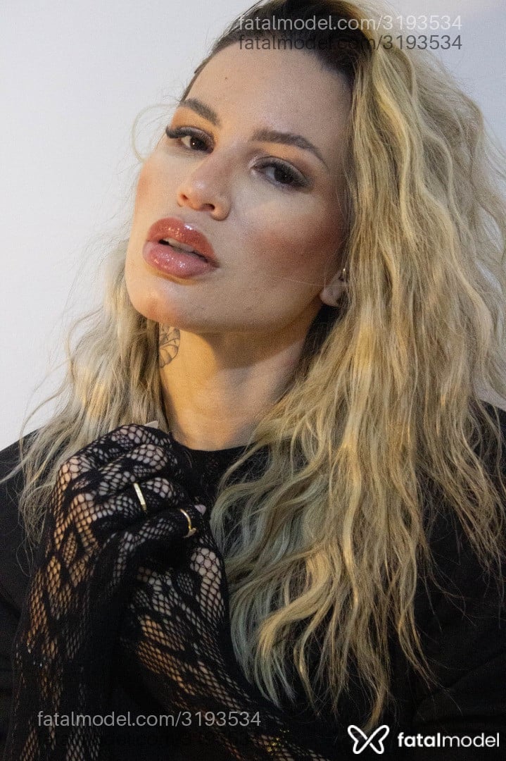 Acompanhante mulher loira (o) de olhos mel - Paloma Belmon