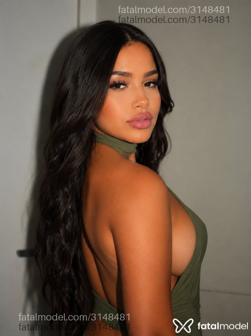 Acompanhante mulher morena (o) de olhos pretos - Agatha Luiza