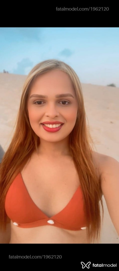 Acompanhante mulher trans loira (o) de olhos mel - Bella