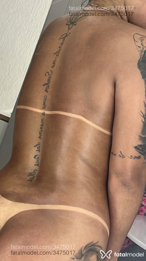 Acompanhante mulher morena (o) de olhos pretos - Carol Acompanhante mulher morena (o) de olhos pretos - Carol