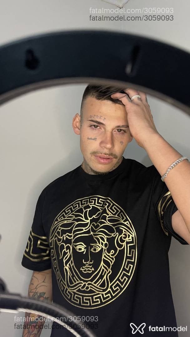 Acompanhante homem loira (o) de olhos verdes em Curitiba - Tatuadodotado