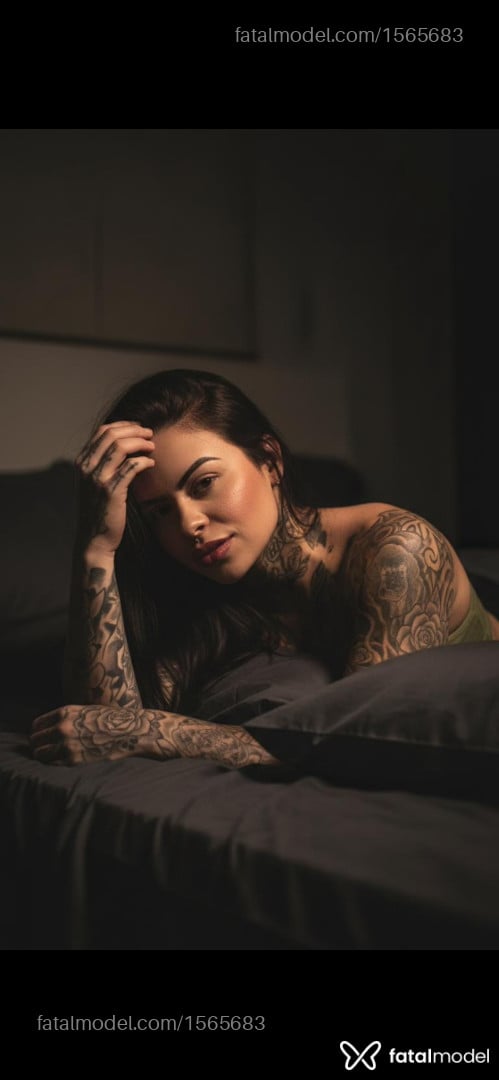 Acompanhante mulher com cabelo castanho de olhos castanhos - Pandora Freitas