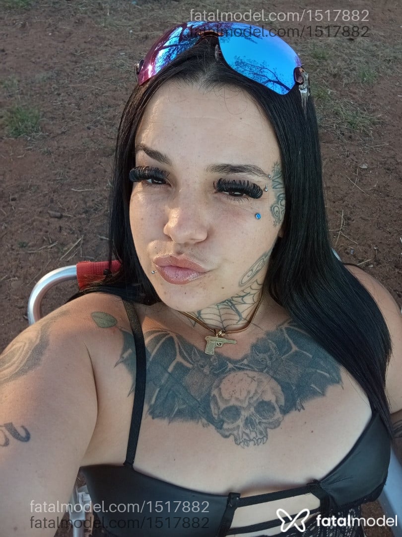Acompanhante mulher ruiva (o) de olhos castanhos - Liillithlizzii