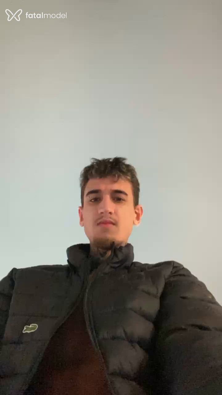 Acompanhante homem com cabelo castanho de olhos mel - Calibre Acompanhante homem com cabelo castanho de olhos mel - Calibre
