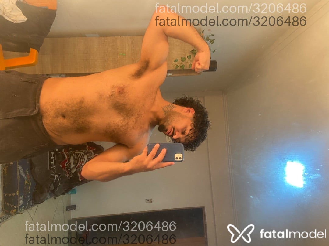 Acompanhante homem morena (o) de olhos castanhos - Edgar