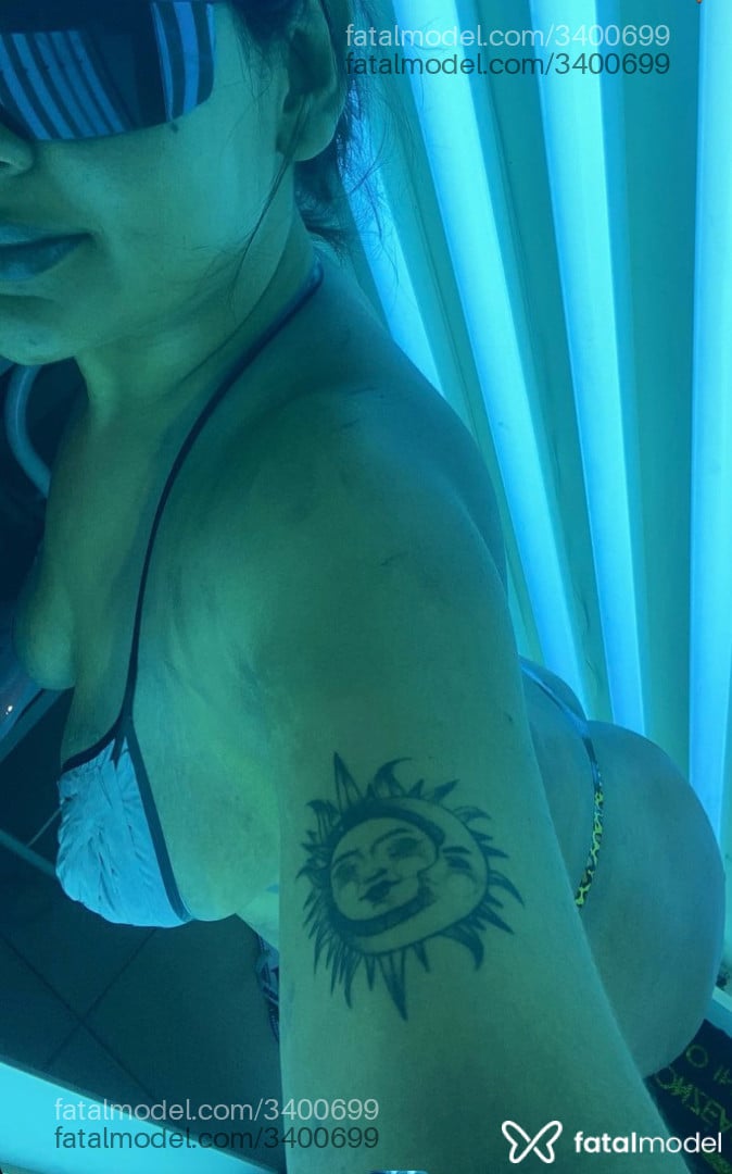 Acompanhante mulher morena (o) de olhos castanhos - Clara