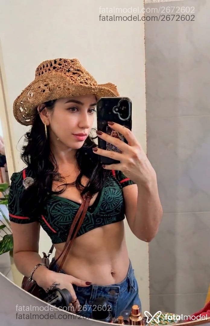 Acompanhante mulher com cabelo castanho de olhos mel - Heloísa