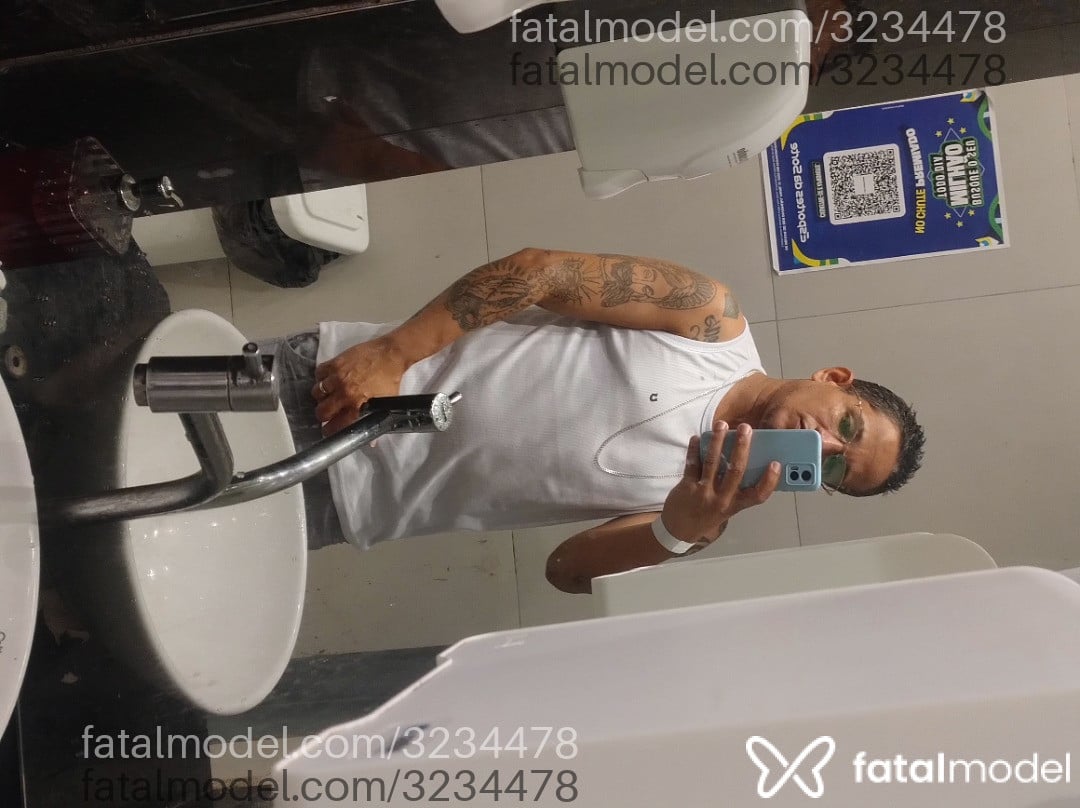 Acompanhante homem com cabelo castanho de olhos castanhos - Rodriguinho