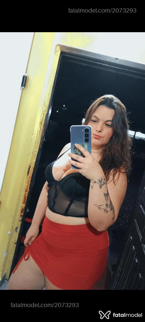 Acompanhante mulher morena (o) de olhos castanhos - Mia Acompanhante mulher morena (o) de olhos castanhos - Mia