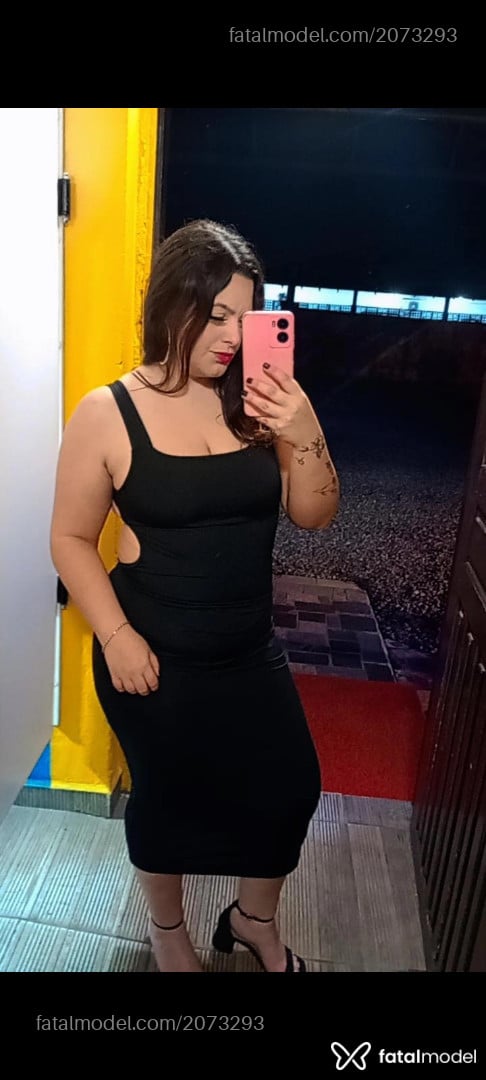 Acompanhante mulher morena (o) de olhos castanhos - Mia Acompanhante mulher morena (o) de olhos castanhos - Mia