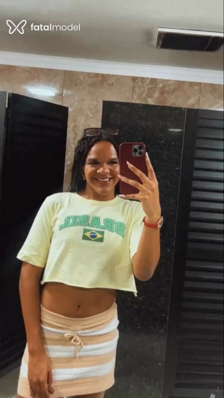 Acompanhante mulher trans morena (o) de olhos castanhos - Rianna