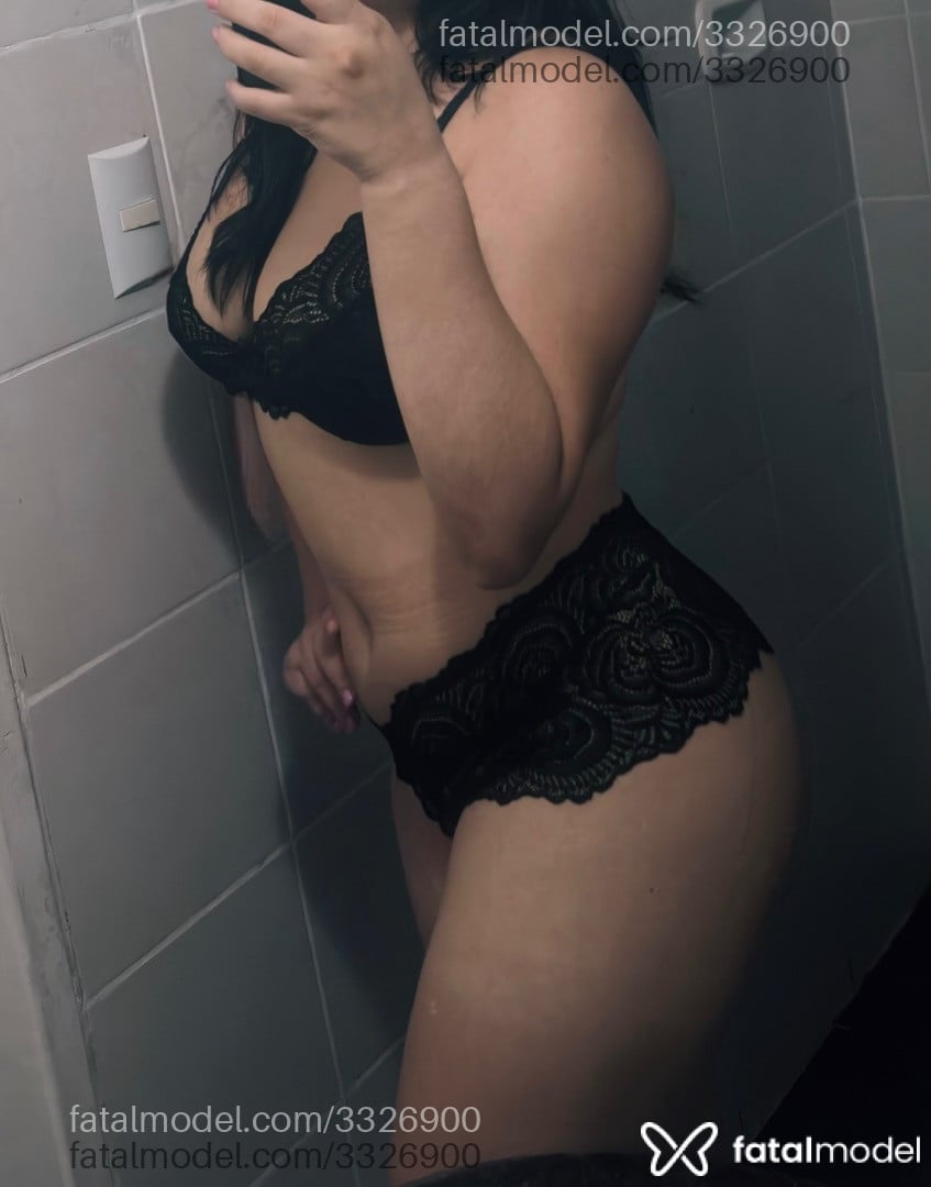 Acompanhante mulher morena (o) de olhos pretos - Suzan