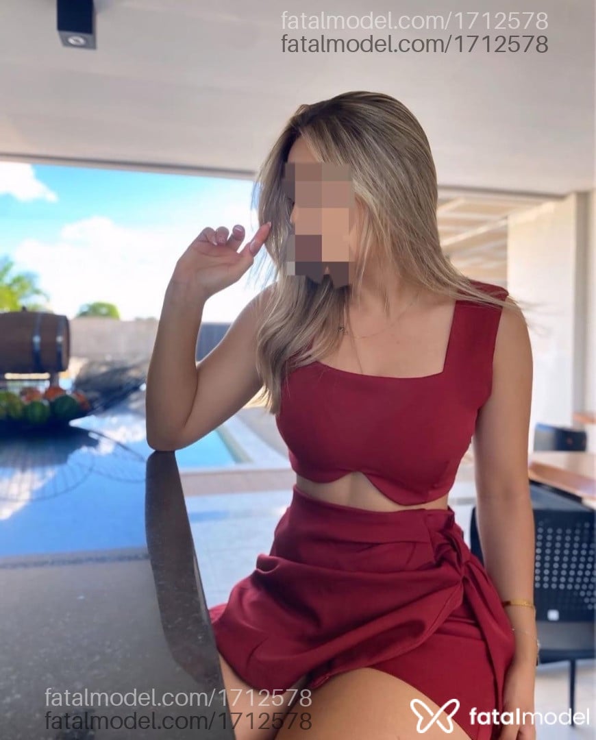 Acompanhante mulher loira (o) de olhos castanhos - Jamile