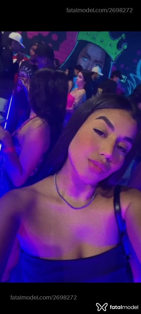 Acompanhante mulher morena (o) de olhos pretos - Morena Acompanhante mulher morena (o) de olhos pretos - Morena