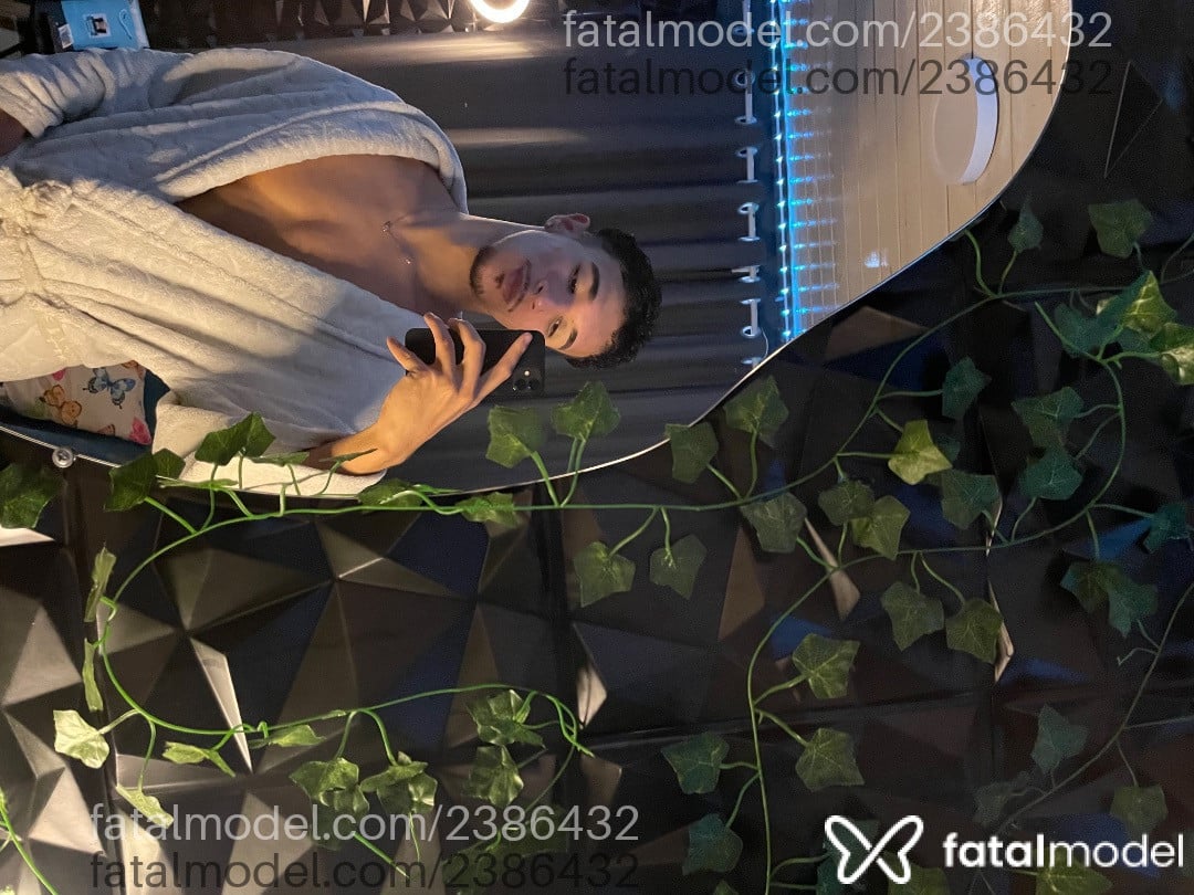 Acompanhante homem com cabelo castanho de olhos castanhos - Rafael