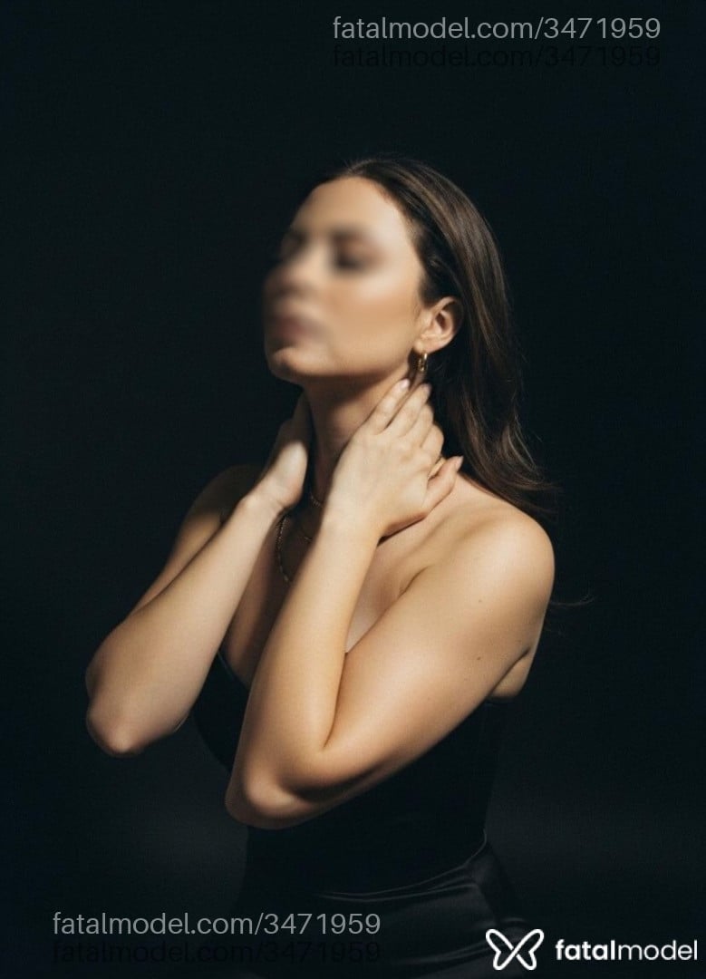 Acompanhante mulher morena (o) de olhos azuis - Bella