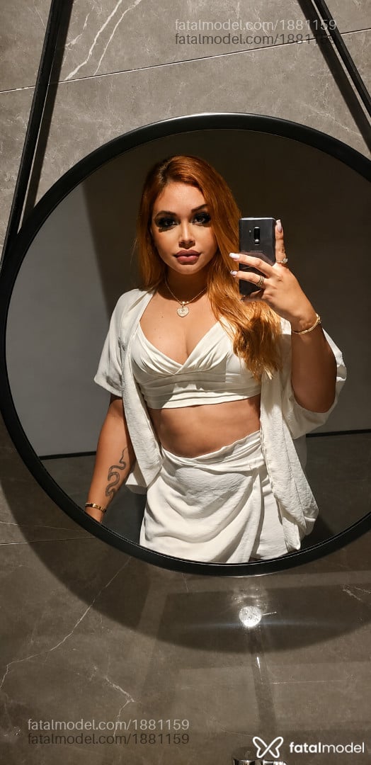 Acompanhante mulher trans ruiva (o) de olhos castanhos - Cassandra