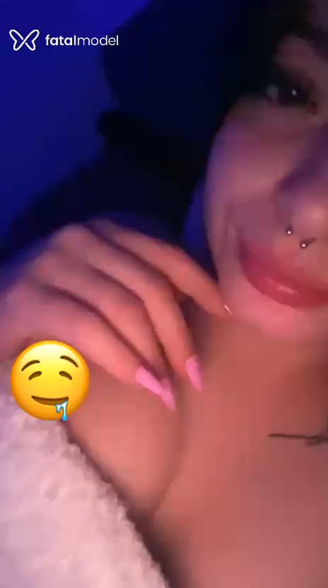 Acompanhante mulher morena (o) de olhos castanhos - Letícia Acompanhante mulher morena (o) de olhos castanhos - Letícia