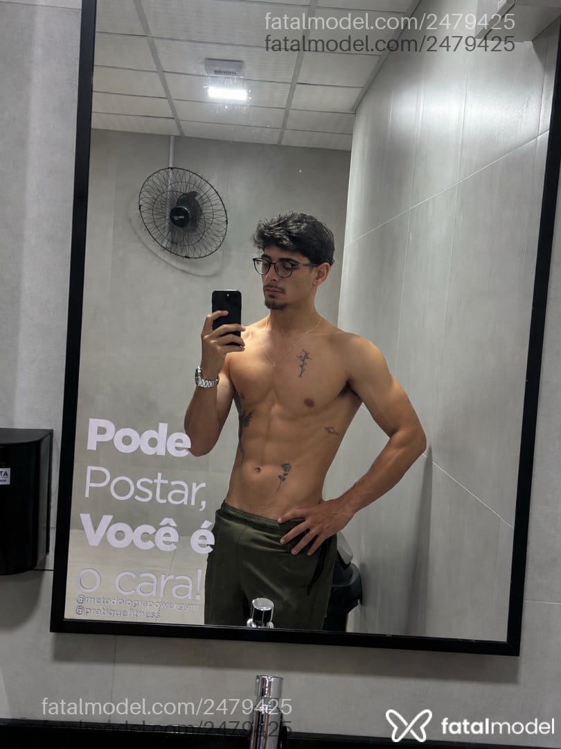 Acompanhante homem com cabelo castanho de olhos verdes - Mteu Costa