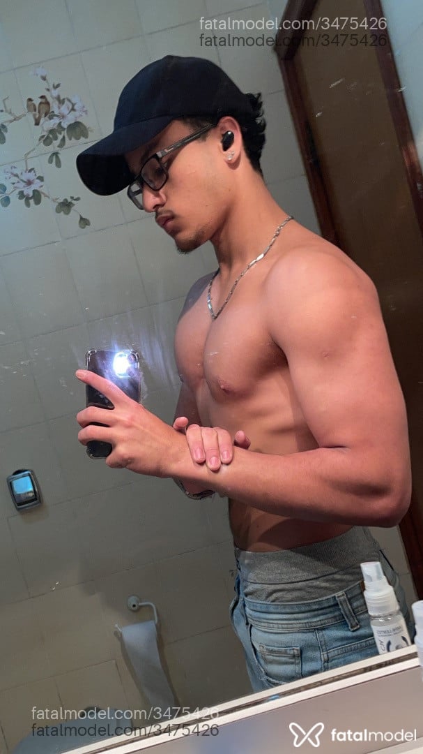 Acompanhante homem morena (o) de olhos castanhos - Fabrício