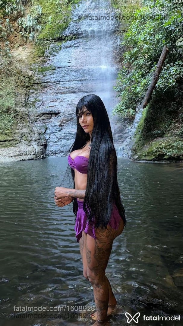 Acompanhante travesti morena (o) de olhos castanhos - Morena