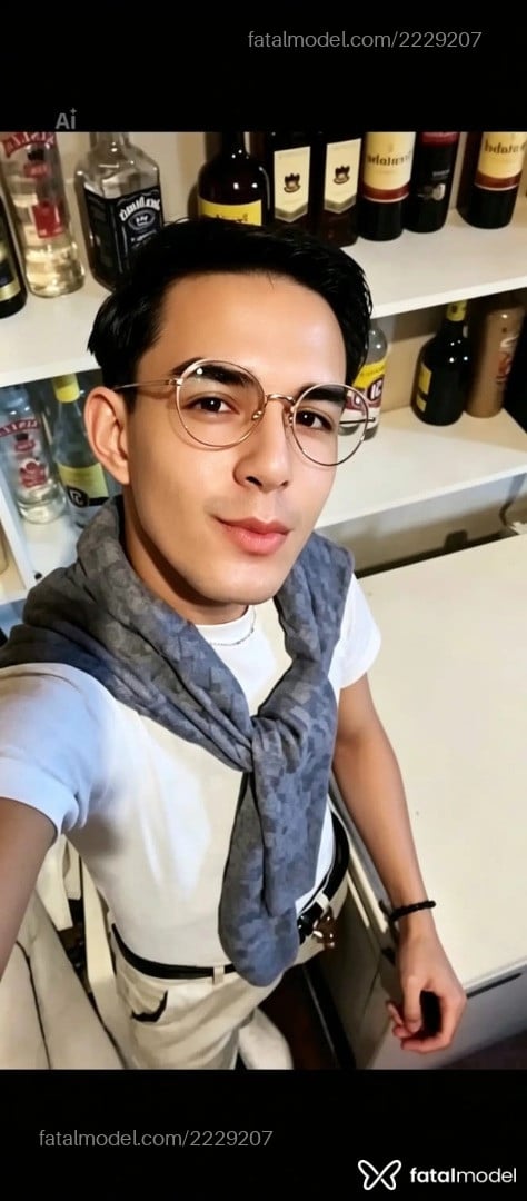 Acompanhante homem com cabelo castanho de olhos castanhos - Eduardo Ferreira