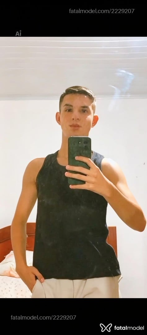 Acompanhante homem com cabelo castanho de olhos castanhos - Eduardo Ferreira