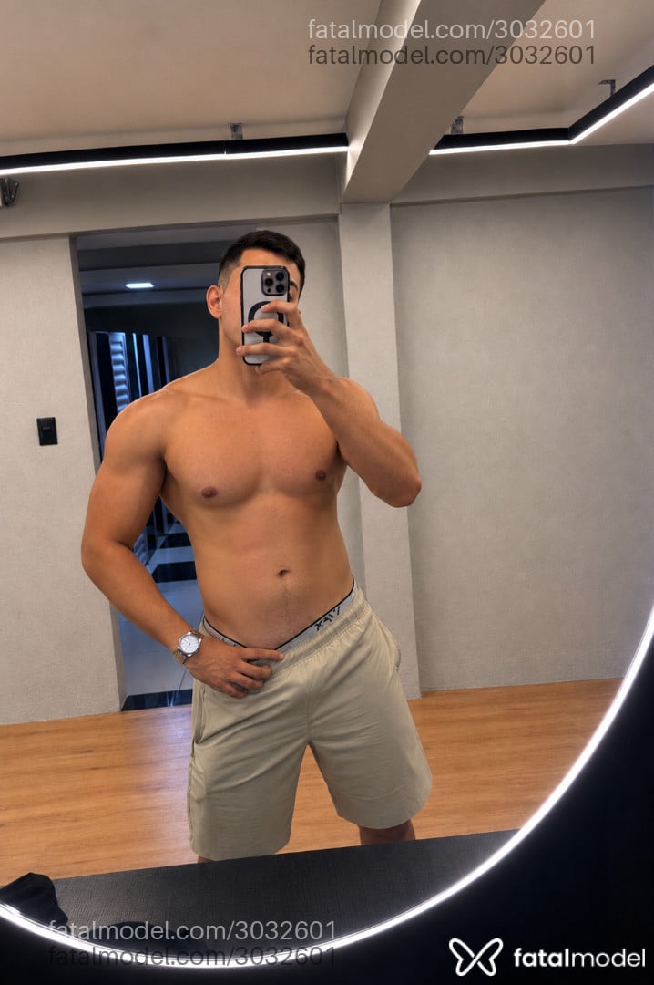 Acompanhante homem com cabelo castanho de olhos castanhos - Drgostoso