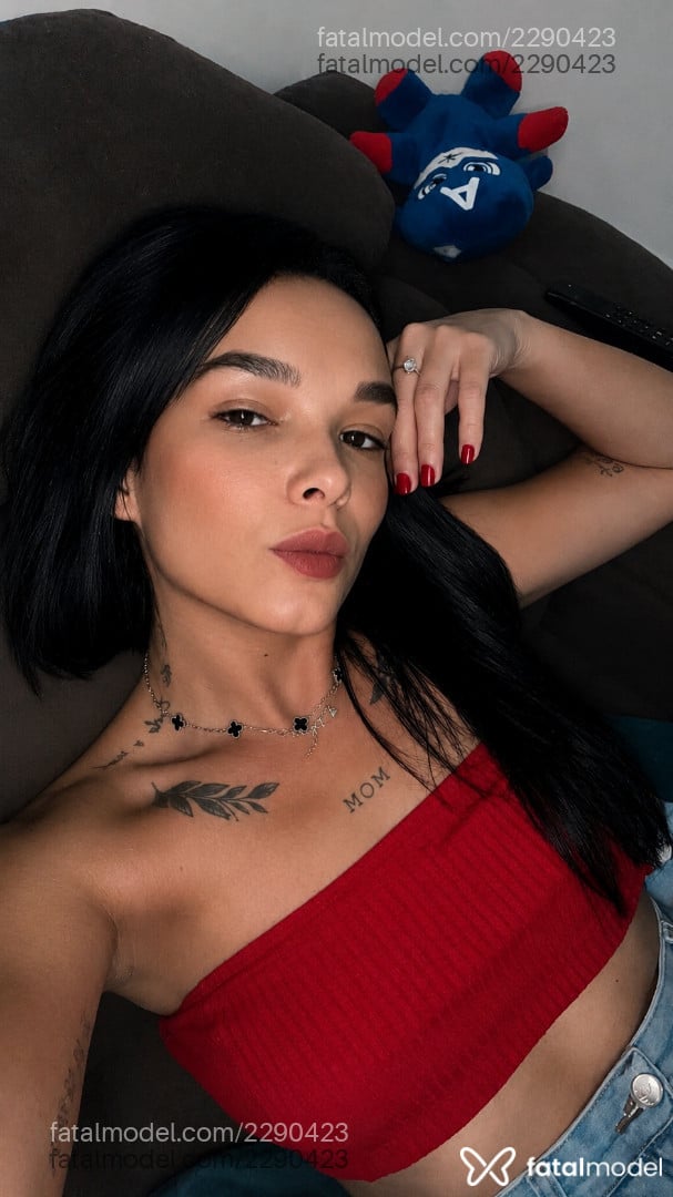 Acompanhante mulher morena (o) de olhos castanhos - Angel