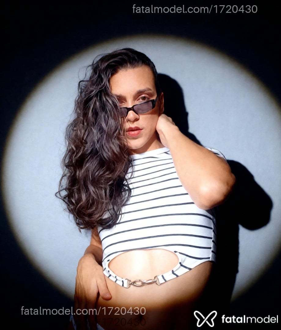 Acompanhante mulher trans morena (o) de olhos castanhos - Lua