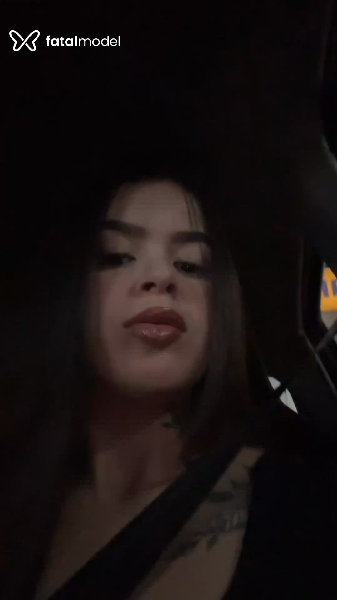 Acompanhante mulher com cabelo castanho de olhos castanhos - Tainara Holmes Acompanhante mulher com cabelo castanho de olhos castanhos - Tainara Holmes
