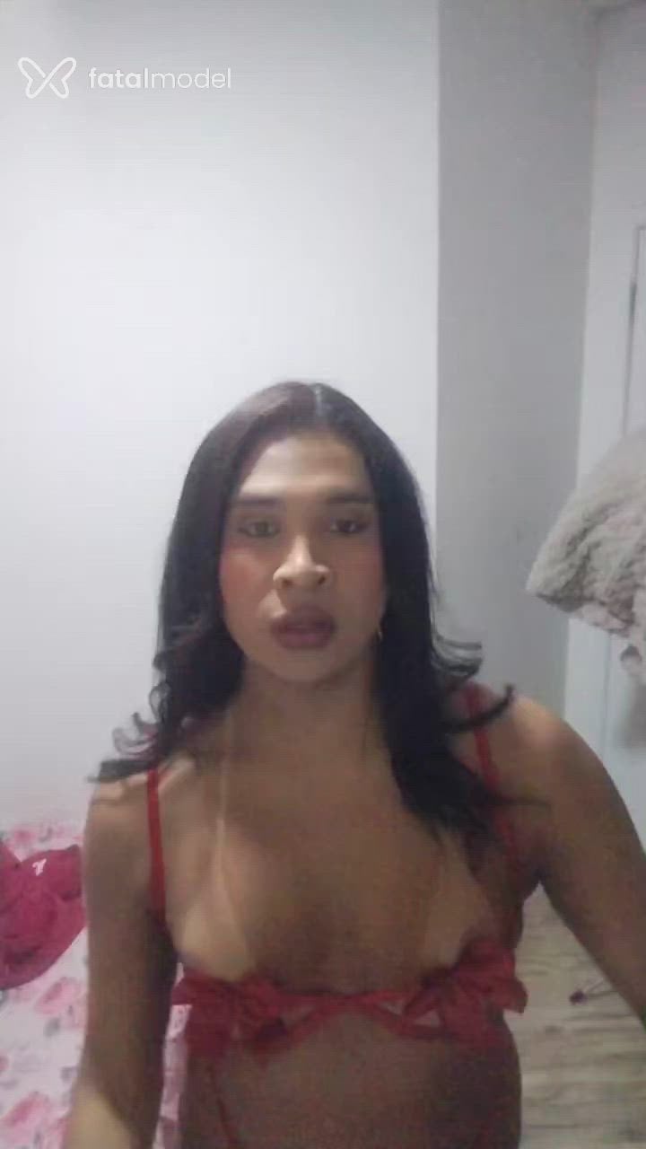 Acompanhante mulher trans morena (o) de olhos castanhos - Hellian