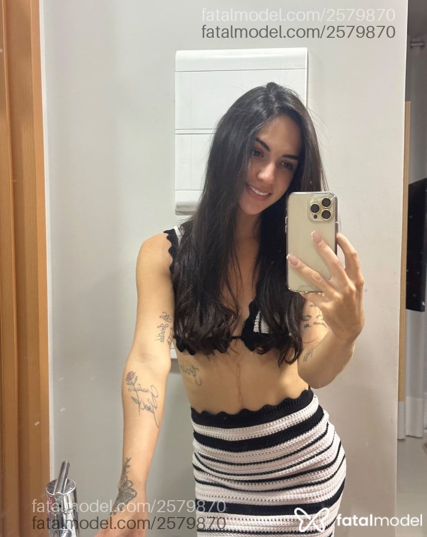 Acompanhante mulher trans com cabelo castanho de olhos castanhos - Nicolly