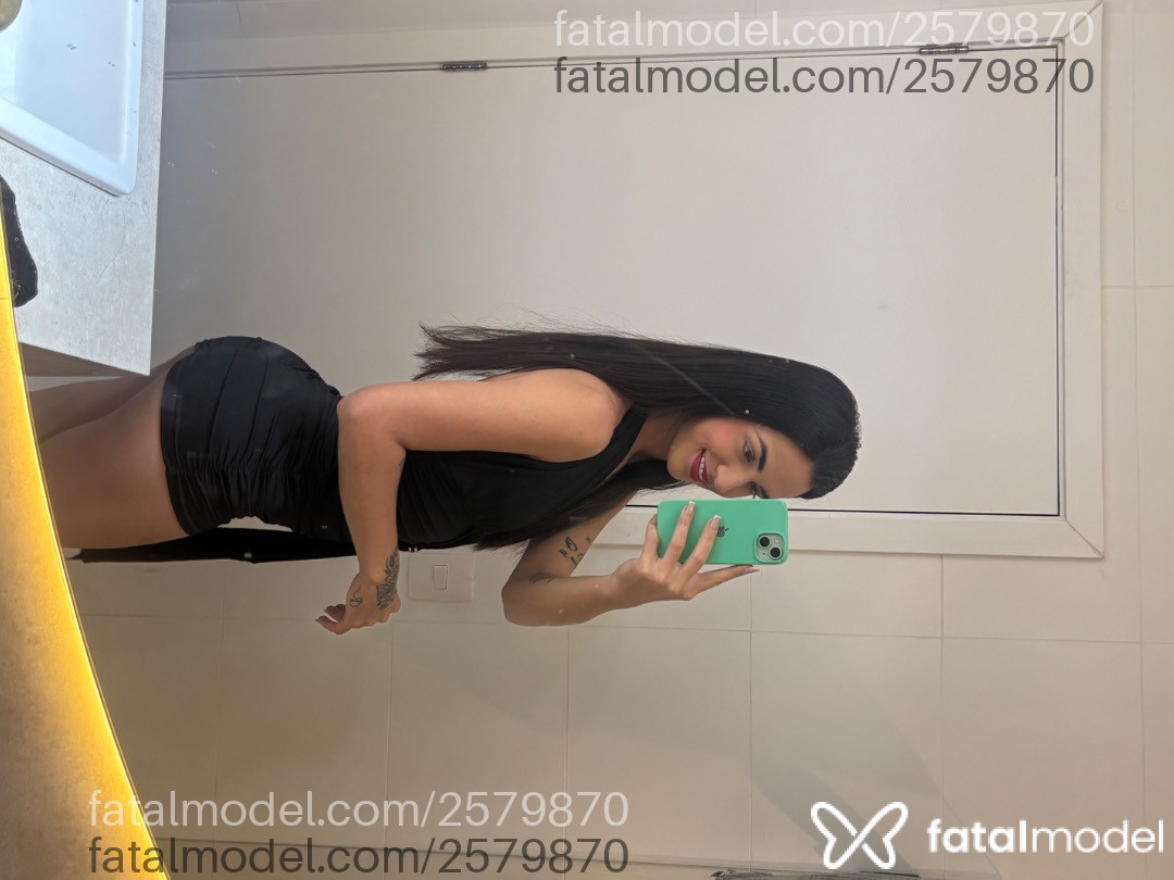Acompanhante mulher trans com cabelo castanho de olhos castanhos - Nicolly