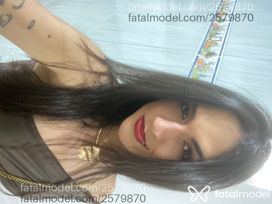Acompanhante mulher trans com cabelo castanho de olhos castanhos - Nicolly