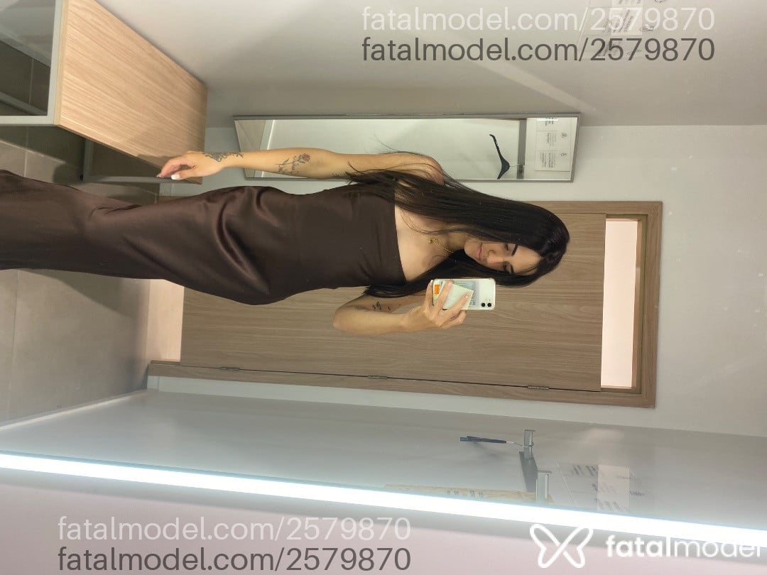 Acompanhante mulher trans com cabelo castanho de olhos castanhos - Nicolly