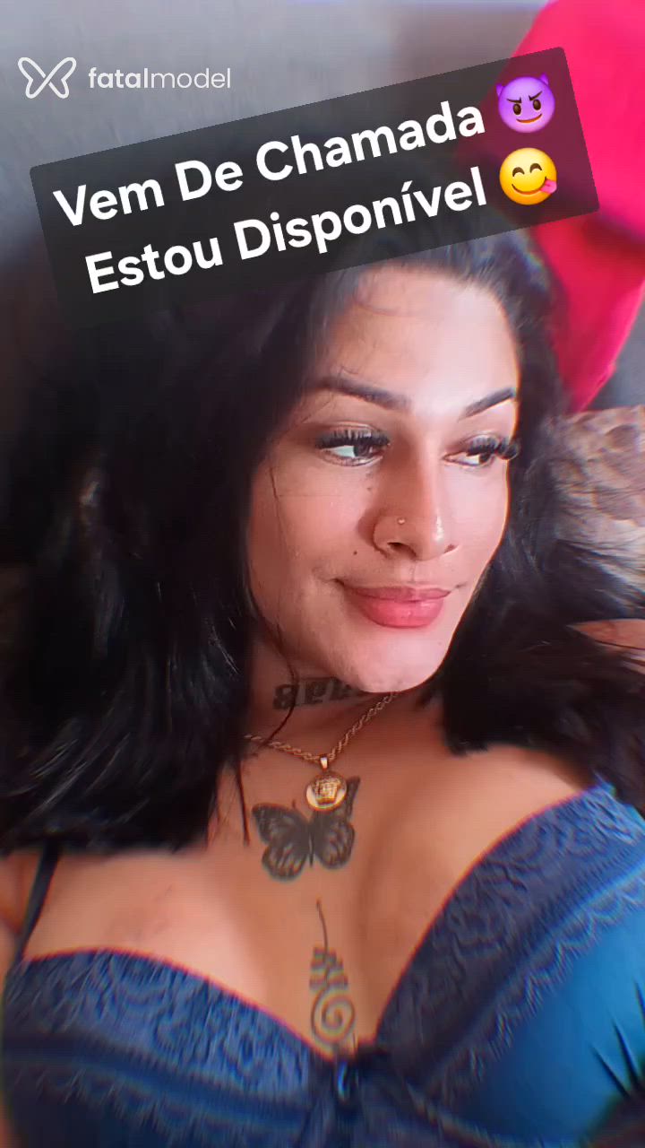 Acompanhante mulher trans morena (o) de olhos pretos - Laura