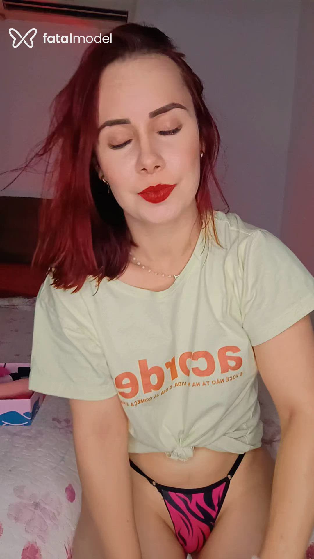 Acompanhante mulher ruiva (o) de olhos castanhos - Luísa Moretti Acompanhante mulher ruiva (o) de olhos castanhos - Luísa Moretti