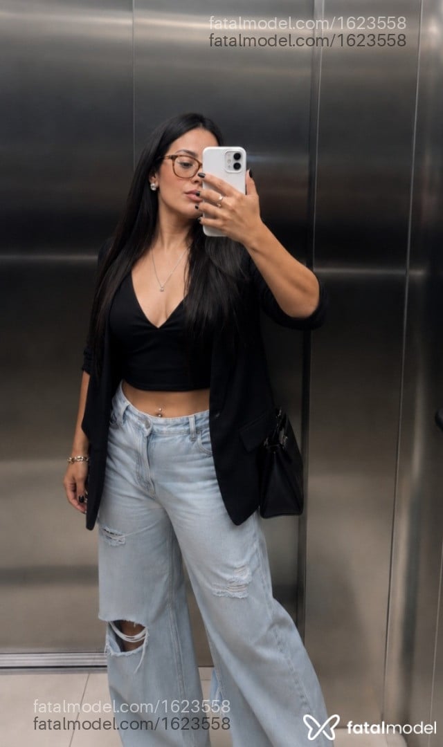 Acompanhante mulher morena (o) de olhos castanhos - Carol