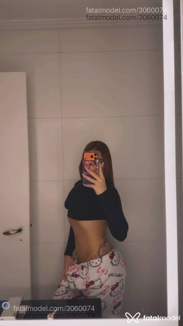 Acompanhante mulher ruiva (o) de olhos castanhos - Ariel