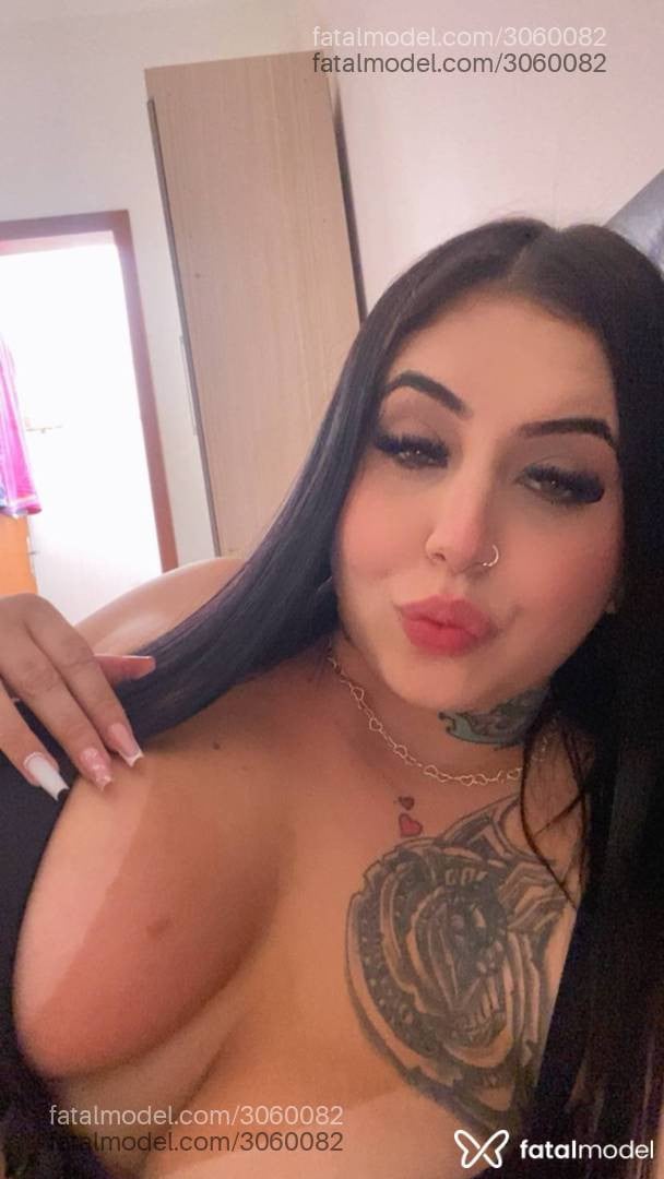 Acompanhante mulher morena (o) de olhos verdes - Melissa